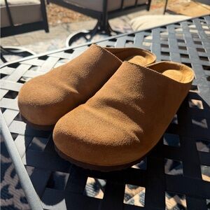 Cushionaire Brown Suede Clogs